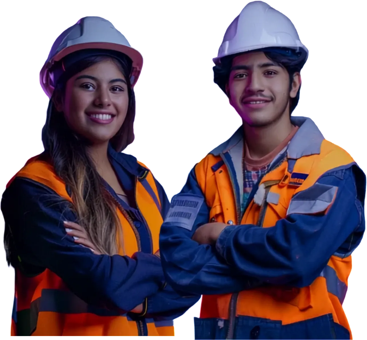 Dos jóvenes de la Región de Antofagasta con casco y ropa de faena